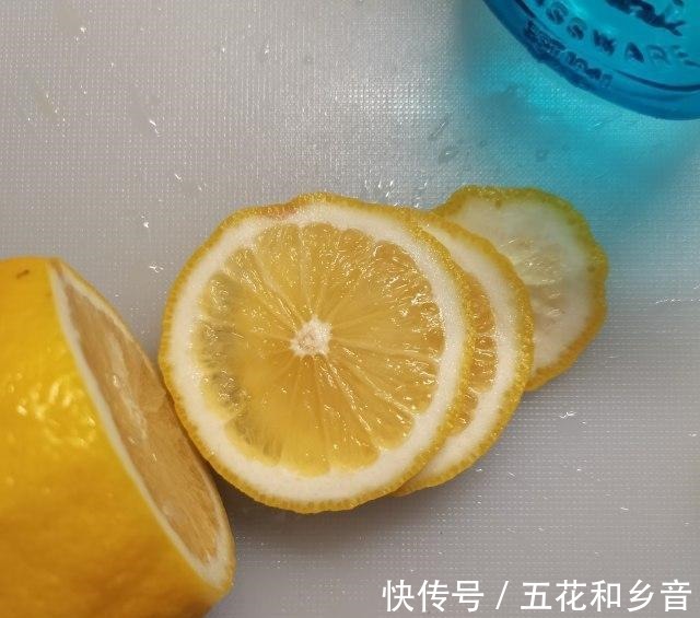 柠檬|蜂蜜柠檬冷泡茶,解渴又解暑,酸甜好喝!