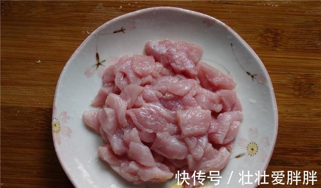 土豆|秋季，土豆别再凉拌了，试试这样炒着吃，荤素搭配，开胃易消化！