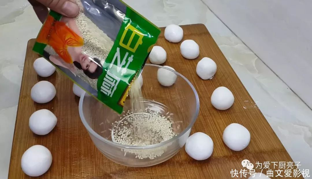 大米团子|3勺糯米粉,1碗大米,教你简单一做,比麻团做法简单,比锅巴好吃