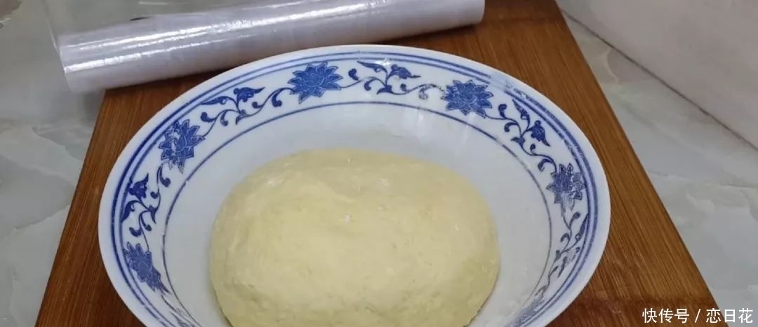 面粉一斤,鸡蛋两个,筷子搅拌一下,教你做创意小油条,比麻花好吃