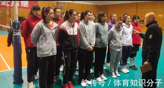 郎平|中国女排水平最低主教练,找到新工作,闽球迷笑了,四川球迷黑脸