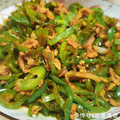 尖椒肉丝|爆好吃！吃这菜尖椒肉丝，米饭你得多备点