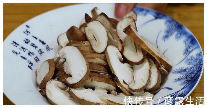 豆腐|我家最爱吃香菇豆腐煲,越炖越香,鲜嫩入味,比红烧肉还过瘾