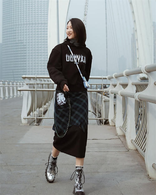 衣服|今秋流行这2件衣服:一件解决显瘦减龄问题,一件解决气质问题!