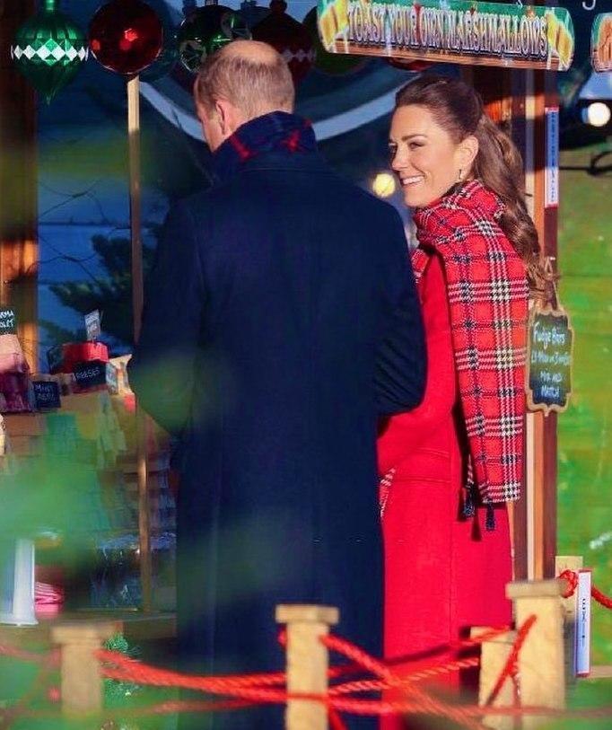 凯特王妃美得惊艳,穿红色大衣配格纹围巾经典时髦,气场全开