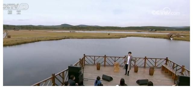 毛不易|毛不易：田间地头送欢笑，国庆节赴塞罕坝开演唱会慰问一线劳动者