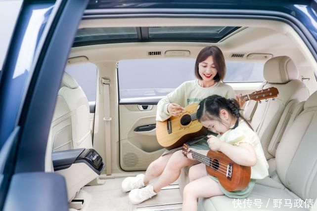 沙发|买五菱凯捷像买房客厅够宽沙发大,卧室级静音好睡觉