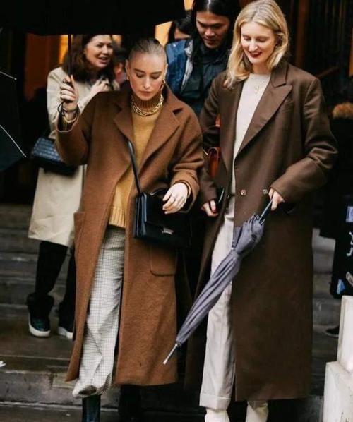 ?三木又把“驼色大衣”带火了，这样来搭，时髦保暖又显贵，真美