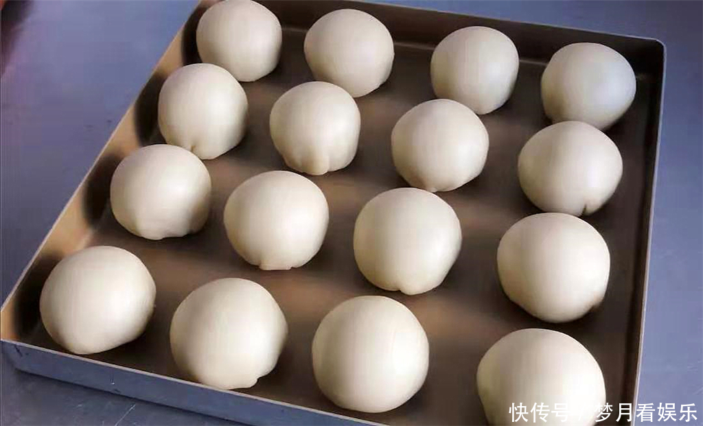 紫薯|想吃蛋黄酥不用出去买，教你在家做，简单易学，咬一口满嘴香