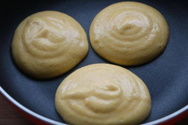 玉米面加5个鸡蛋，不加1滴油1滴水，又香又软，比发糕好吃10倍！