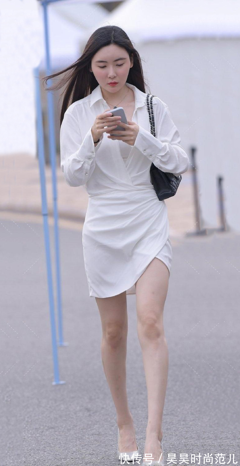 夏日|夏末初秋的简约风穿搭,一身白色衬衫裙搭配银色高跟鞋,大方优雅
