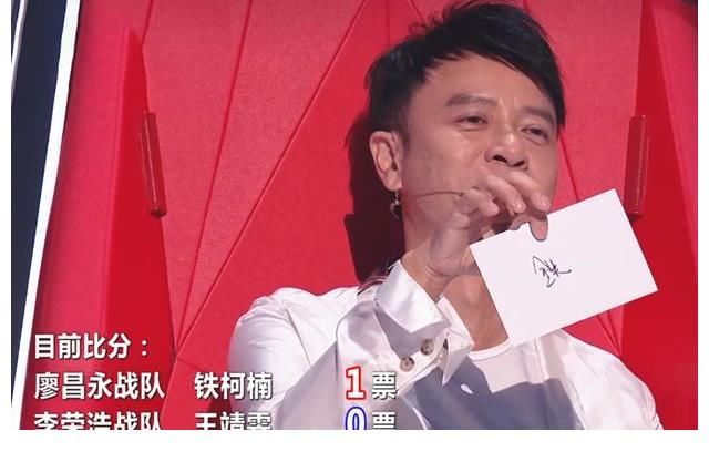 好声音|“小二班”首战失利，铁柯楠的演唱导师热泪盈眶，无奈被评委淘汰