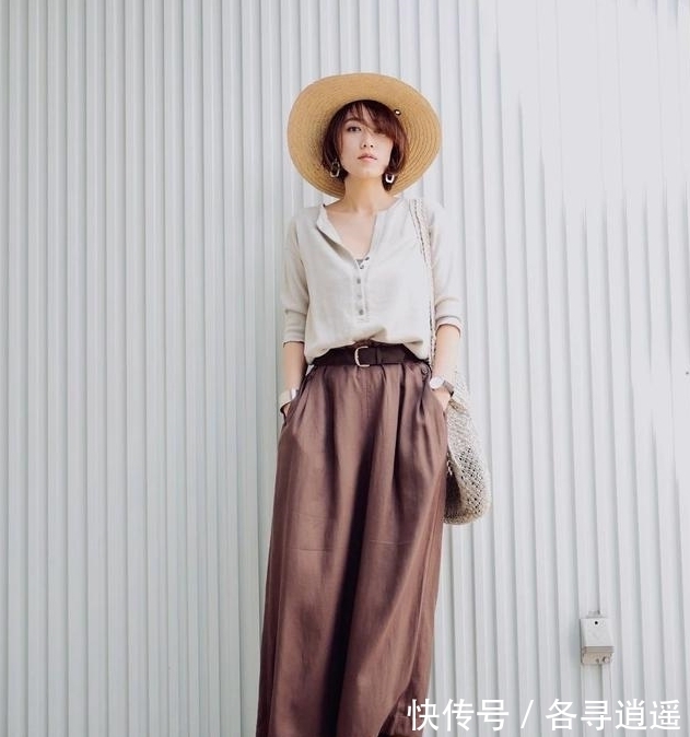 女人味 春季穿衣气质很重要,瞧这位44岁妈妈的穿搭,不显身材也有女人味