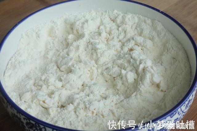 面粉|我家面粉从不蒸馒头,教你特色吃法,葱香味十足,家人都夸好吃