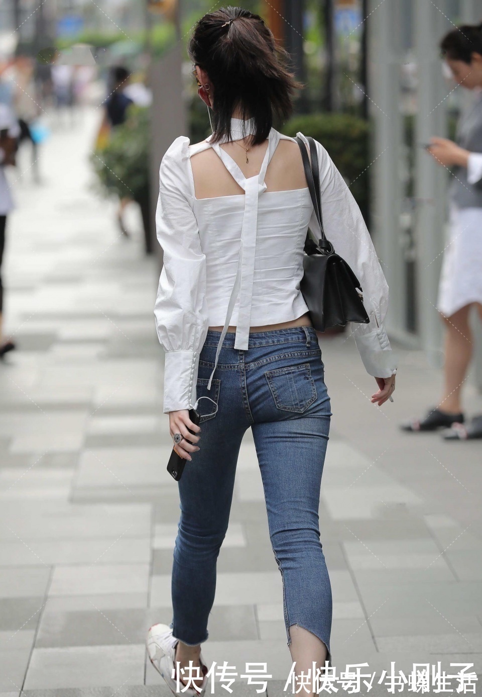 女孩儿|想这样完美的女孩儿？应该不缺男朋友吧，不然走路为什么这么自信