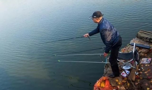 秋末钓鱼,钓“深”还是钓“浅”?选错就是浪费时间去喂鱼