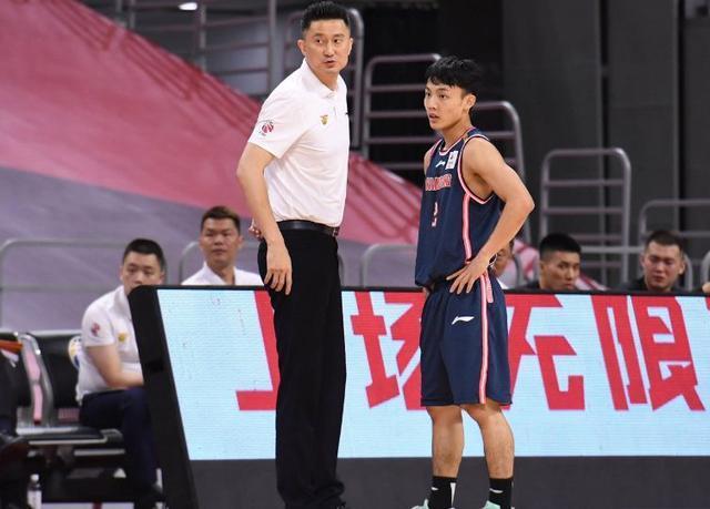 徐杰|徐杰飞奔5米救球,为什么被杜锋劈头盖脸训斥?这就是严师出高徒