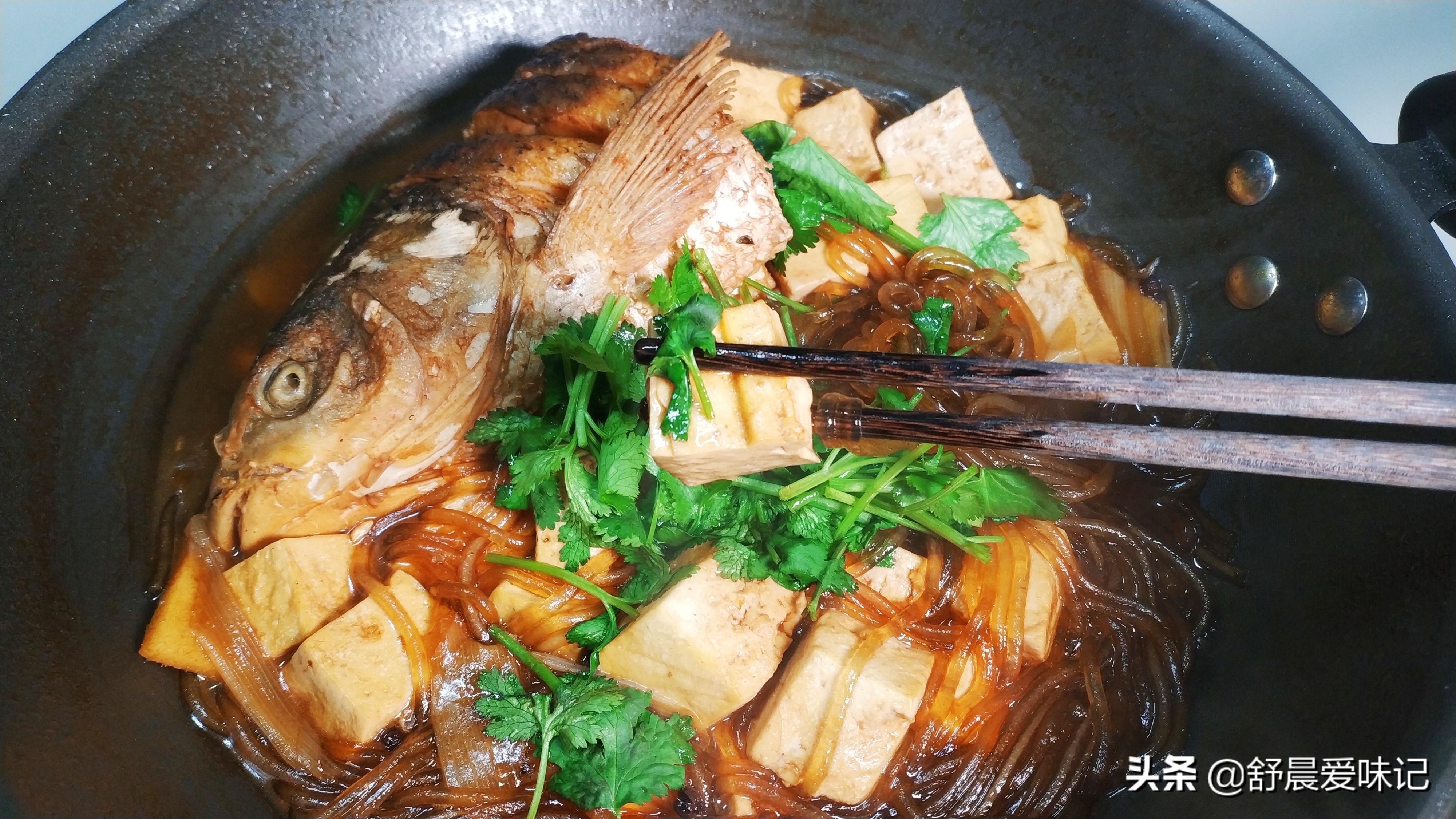 鱼头不是只能炖鱼汤,这样做更受欢迎