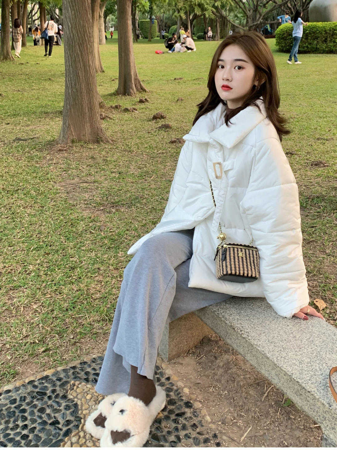 休闲裤|天冷了,羽绒服还是少不了,瞧下面潮人这样来穿,显瘦洋气又好看