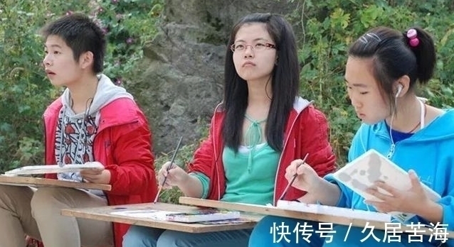 艺术生@美术生对“人民币”下手了,画完去捉弄老师,结果老师很尴尬