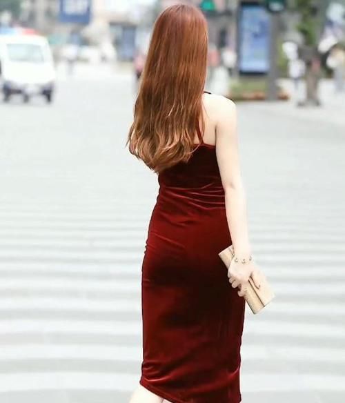 超显气质的丝绸吊带裙,优雅又高贵,拥有这一款就够你美了