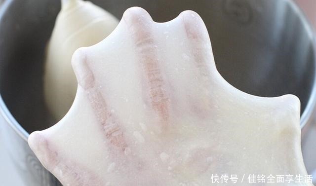 面包|做面包用中种法,出膜快细腻拉丝,既当早餐又是零食,出炉遭哄抢