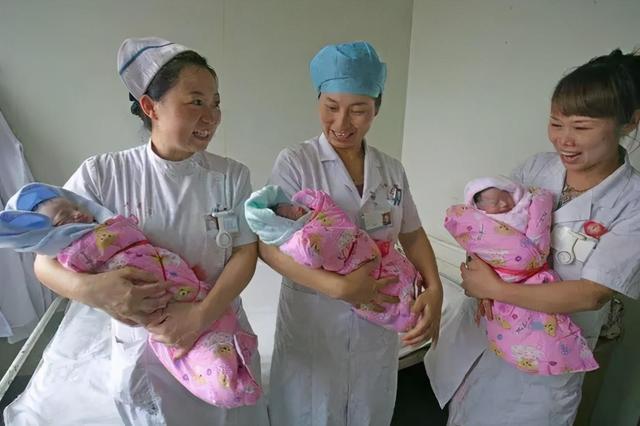 姓氏|宝爸姓“鸡”,不舍3胞胎跟自己姓,媳妇取名家人听了直说“妙”