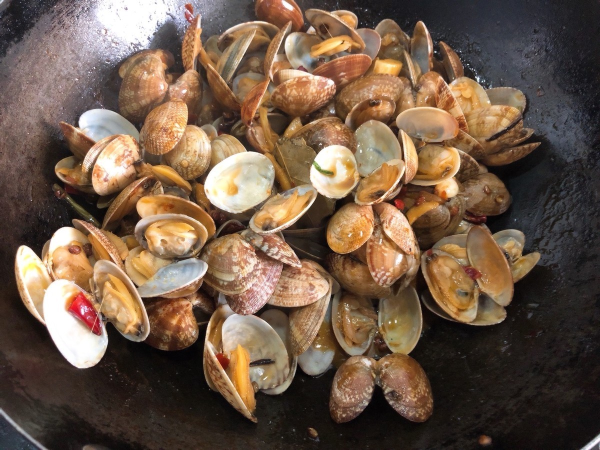 郫县豆瓣酱|这个季节的花甲又肥又鲜美,配上酱料简单一炒,鲜美又下饭