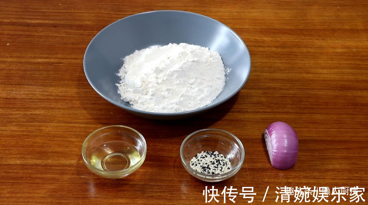 薄饼|别给孩子买薯片吃了，教你薄饼的新做法，不用油炸，比薯片还酥脆