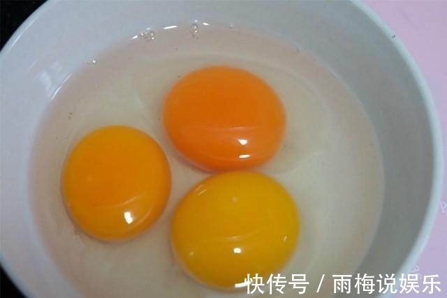 起阳草|韭菜鸡蛋馅饺子,关键在馅,有了这两样法宝,饺子不出水味更鲜
