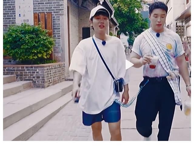 孟鹤堂被错认成鹿晗，烧饼一脸不高兴，网友：他是你的准姑爷爷