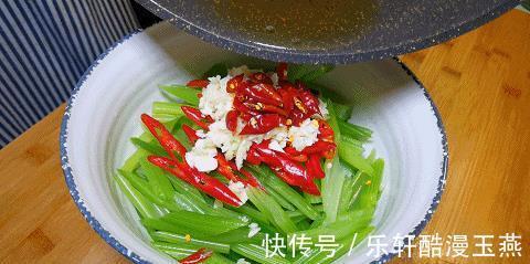 芹菜|芹菜这样做，太招人喜欢了，一焯水，一炝拌，爽脆开胃特好吃