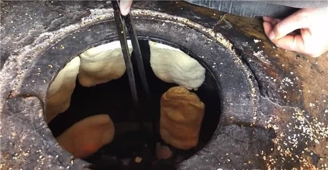 忘不了|大叔街头卖“平民”小吃,1元一个分量足,食客吃过就忘不了