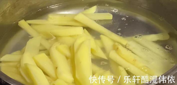 去皮|削土豆太简单了,只要一张纸,去皮干净不浪费,方便又实用