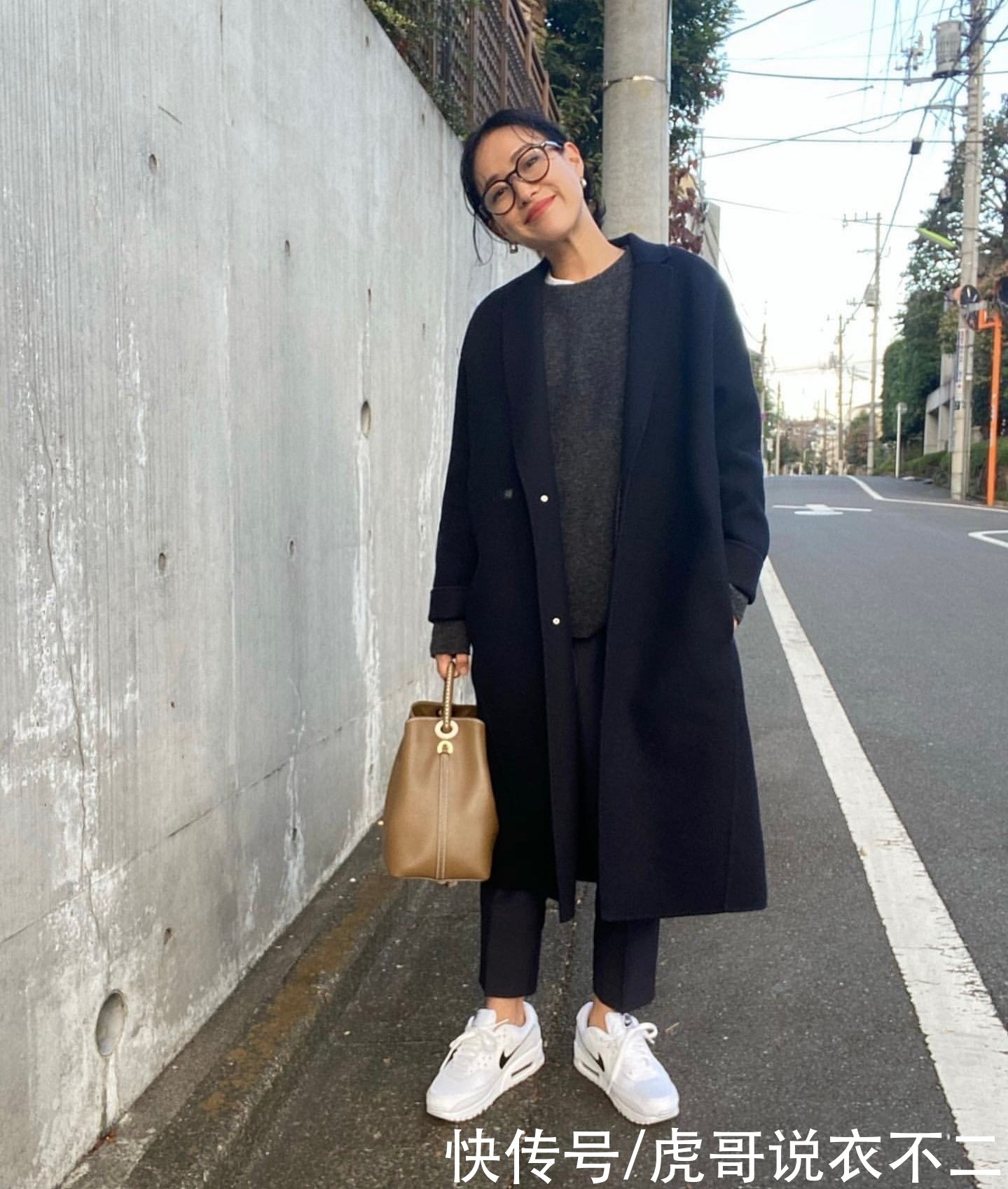 40岁女人要“避免油腻”，基础色穿搭更清爽，简约大气还高级