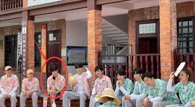 快本|利路修《快本》路透曝光,熟悉的羞澀笑容,一如既往特立獨(dú)行