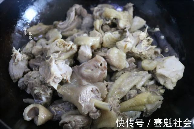 一顿饭|这道炖菜,我家常做,四种食材一锅出,一顿饭一个菜就够了