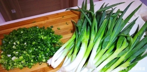 明年|楼房冬天咋保存大葱？教你1妙招，吃到明年春天都不空心、不烂心