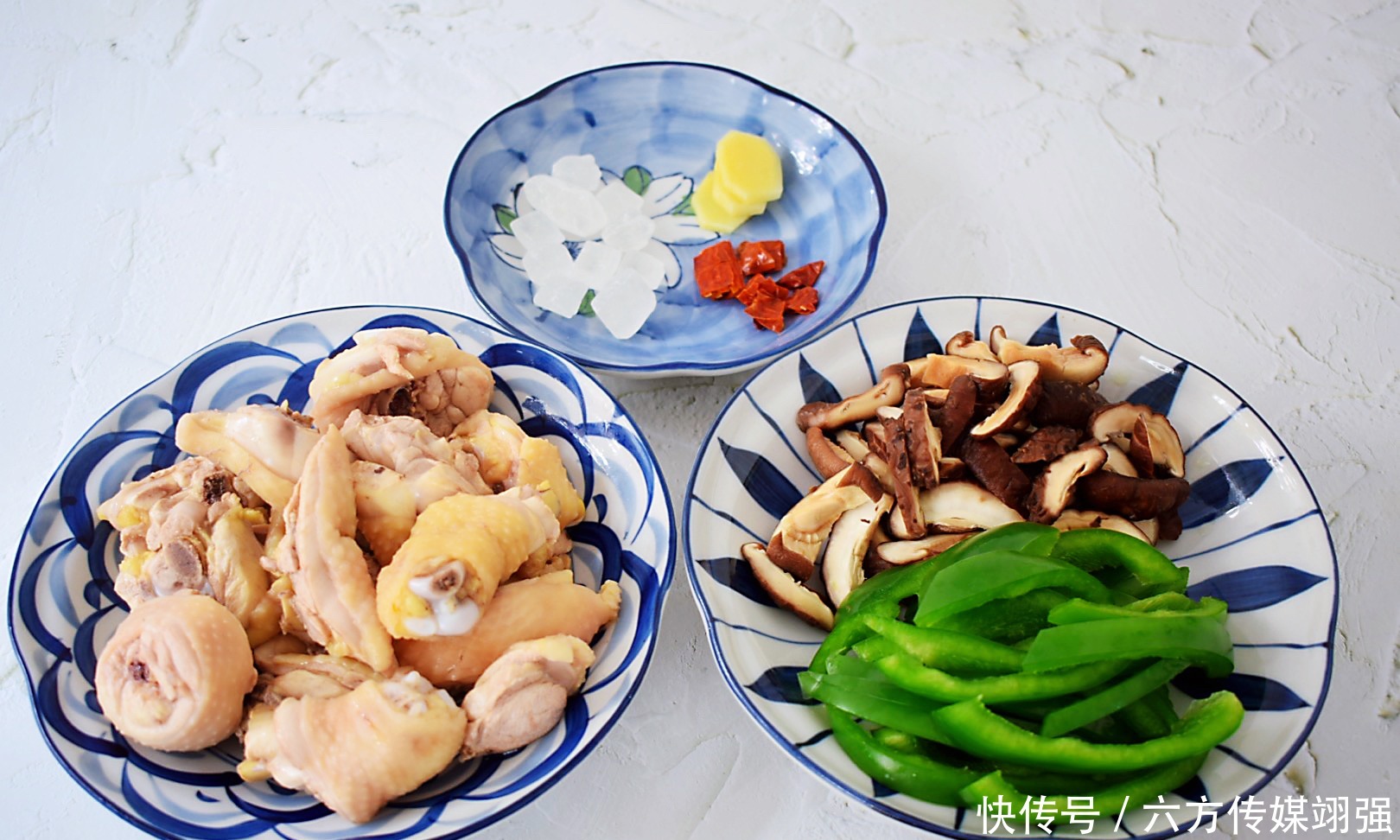 黄焖鸡家常做法,肉质滑嫩,味道鲜香比饭店还好吃,太香了