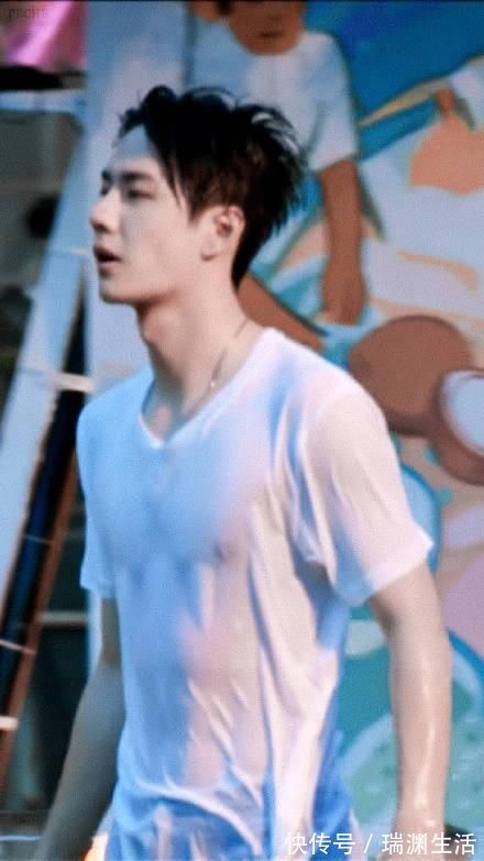 王一博《有匪》最新洗浴路透，身材太虐被吐槽，反为敬业精神正名