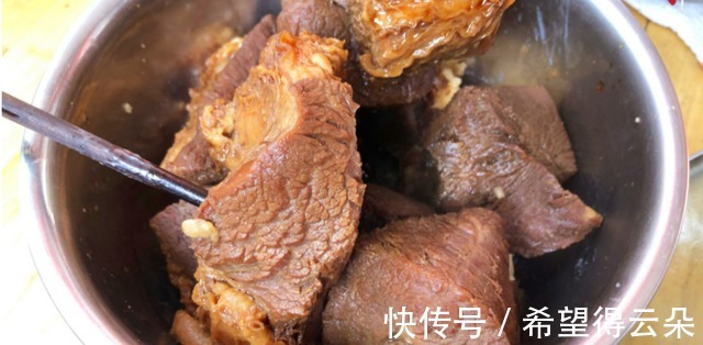 在家做酱牛肉,只需4样配料,牛肉味道香缩水少,能拿去卖了!