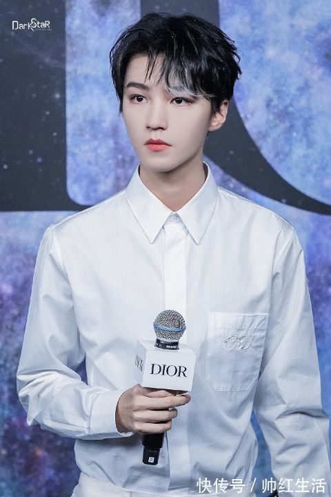 王俊凯、刘昊然综艺开录,却因航班惹争议,网友质疑他们耍节目组