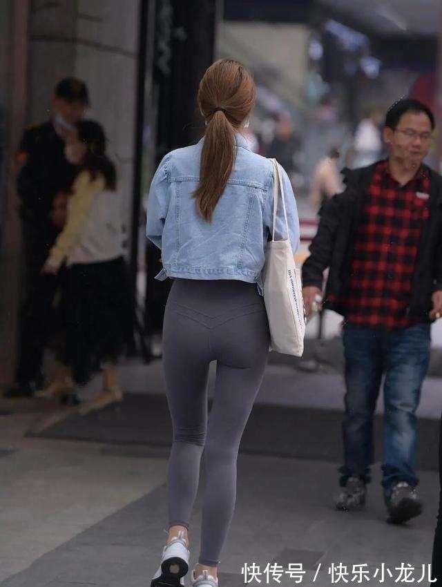 打底衫 超显高的短款打底裤穿搭，选对裙型的女生，特别好看