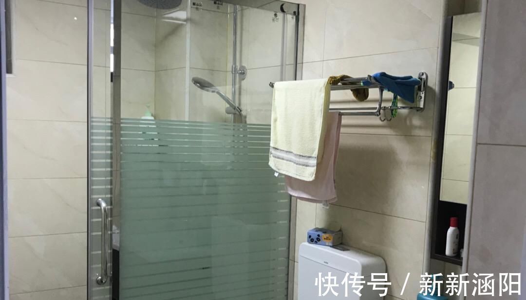 电视柜|她家小三新房,全屋简洁又舒适,电视墙“留白”,以后照着装