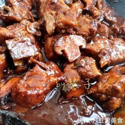 #暖冬酱在手，嗨吃部队锅#菌菇蒜香酱焖排骨