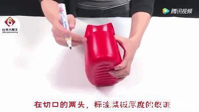 谁还买熨斗啊，洗衣液瓶剪2刀，衣服1秒变平整，太聪明了！