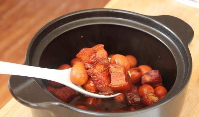 懒人红烧肉新做法，不炒糖色不油炸，解馋又下饭，好吃到舔盘