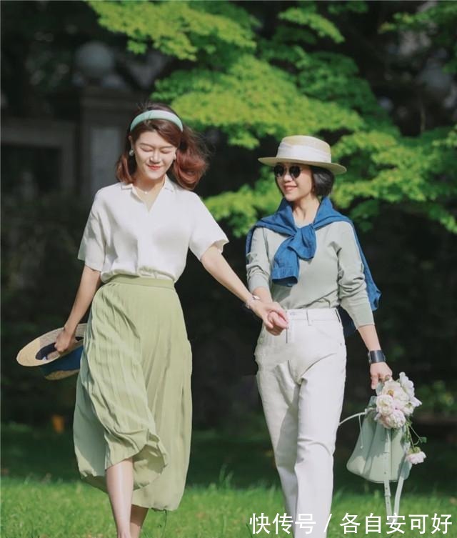 夏日 用心变老而不是装嫩,这些妈妈辈博主的夏日穿搭,优雅高级又气质!