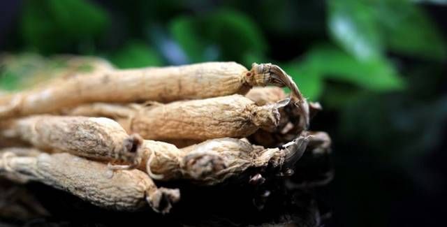 男人想变年轻，尽可能少做3“吸阳”事，做得越少长寿越简单