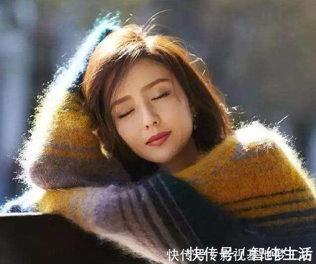 化妆|“一直化妆”和“一直素颜”,5年后肌肤有啥变化差距一目了然